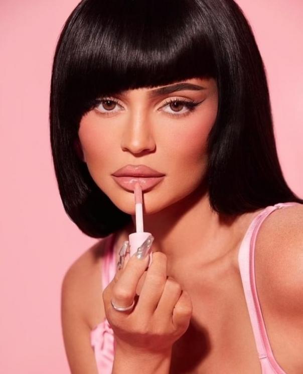 Artis Hollywood punya brand kecantikan. (Instagram/@kyliecosmetics)