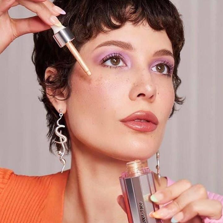 Artis Hollywood punya brand kecantikan. (Instagram/@aboutfacebeauty)