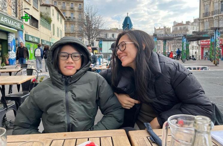 Potret Eross Candra ke Prancis (Instagram/@sarahcandra)