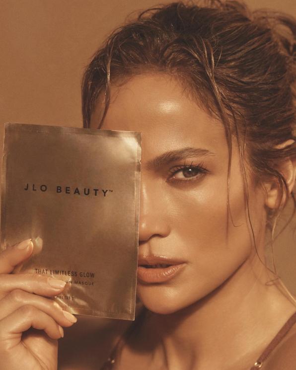 Artis Hollywood punya brand kecantikan. (Instagram/@jlobeauty)
