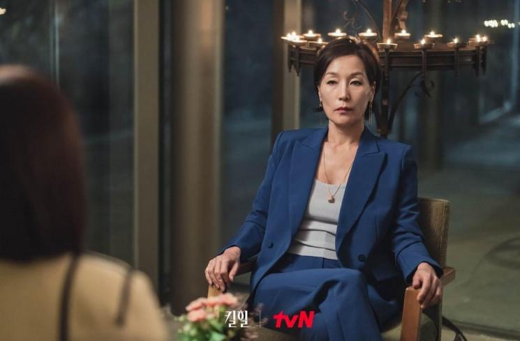 Potret Lee Hye Young di Kill Heel (Instagram/@tvn_drama)