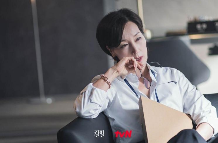 Potret Lee Hye Young di Kill Heel (Instagram/@tvn_drama)