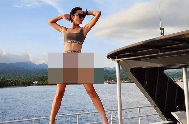 Artis Wanita Punya Perut Sixpack.(Instagram/@kelly_tandiono)