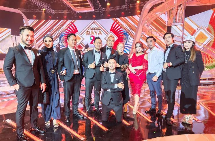 Potret Doni Salmanan bareng artis. (Instagram/@donisalmanan)