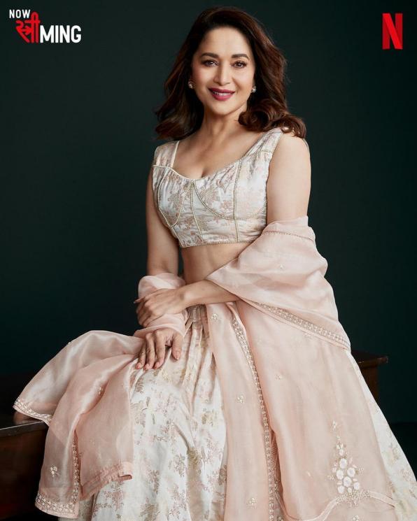 Pesona Madhuri Dixit di The Fame Game (Instagram/@madhuridixitnene)