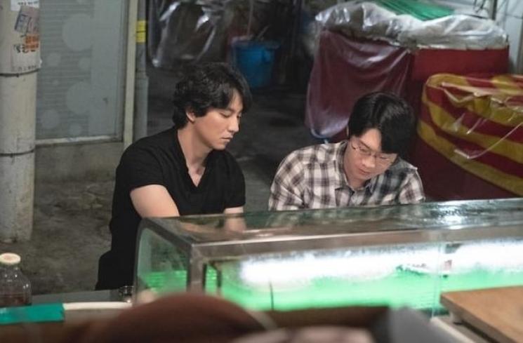 Adegan Berkesan Through the Darkness (Soompi)