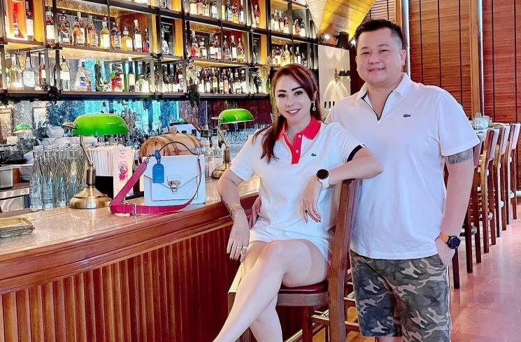 Potret mesra Femmy Permatasari dan suami (Instagram/@femmypermatasari)