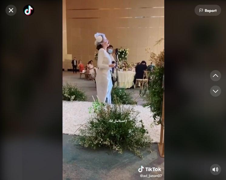 Momen Agnez Mo nyanyi di nikahan. (TikTok/@ad_junan07)
