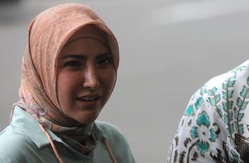 Cara Ayu Aulia Berhijab Disorot: Kadang Solehah, Kadang Solehot