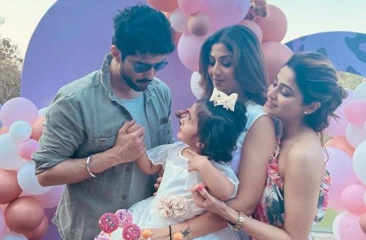 Potret Mesra Shamita Shetty dan Raqesh Bapat (Instagram/@raqeshbapat)