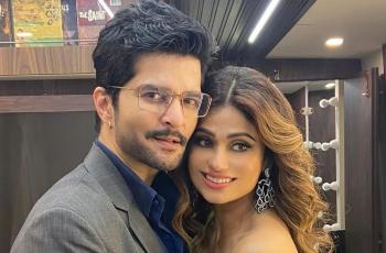 8 Potret Mesra Shamita Shetty dan Raqesh Bapat, Bantah Asmaranya Putus