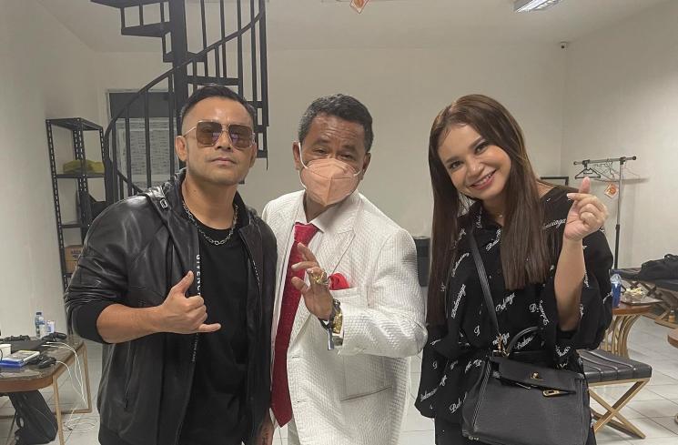 Potret Hotman Paris bareng artis cantik (Instagram/@hotmanparisofficial)