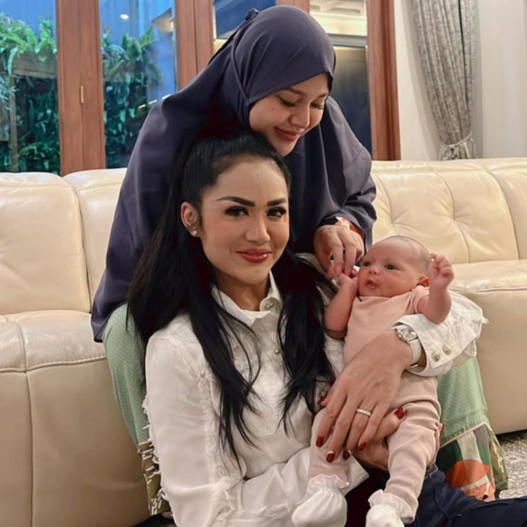 Aurel Hermansyah, Krisdayanti, dan Ameena. (Instagram/krisdayantilemos)