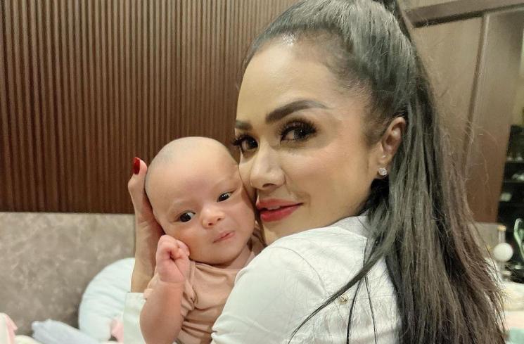 Krisdayanti dan Ameena. (Instagram/krisdayantilemos)