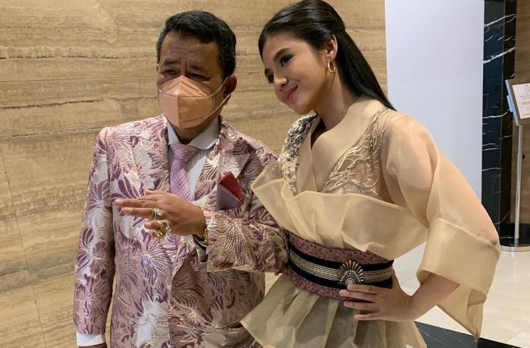 Potret Hotman Paris bareng artis cantik (Instagram/@hotmanparisofficial)