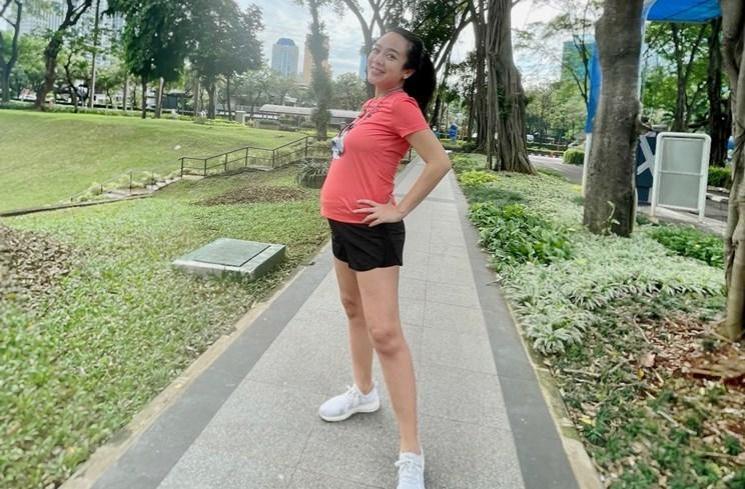 Potret Dea Ananda Pamer Baby Bump. (Instagram/@dea_ananda)