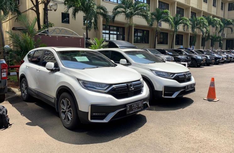 Aset Doni Salmanan yang disita polisi kini terparkir di Mabes Polri, Jakarta pada Senin (14/3/2022). (Matamata.com/Rena Pangesti)