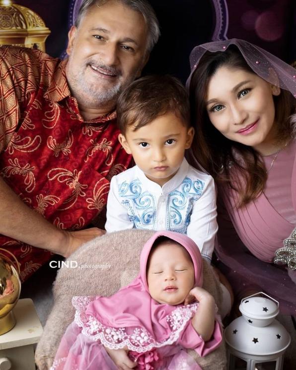 Momen Kenangan Baby Margaretha dan Buami Bulenya. (Instagram/babymargaretha1)