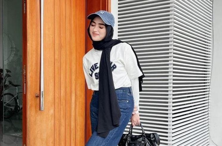 Adu Gaya Dinan Fajrina dan Vanessa Khong (Instagram/dinanfajfina)
