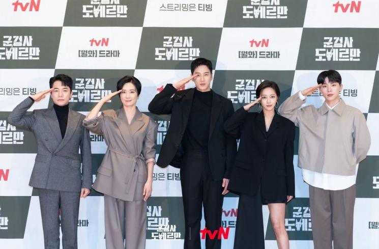 Potret Kim Woo Seok di Military Prosecutor Doberman (Instagram/@tvn_drama)