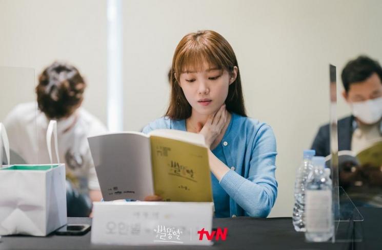 Pesona Lee Sung Kyung di Shooting Stars (Instagram/@tvn_drama)