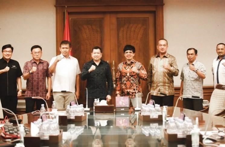 Bos MNC Group Hary Tanoesoedibjo dan Atta Halilintar. (Instagram/@attahalilintar)