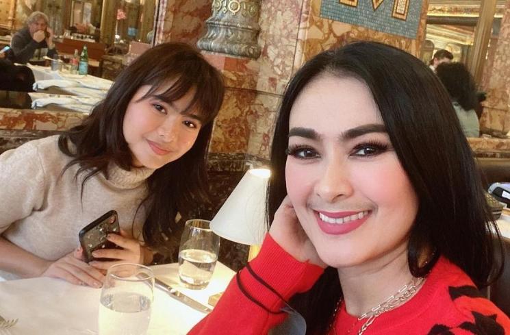 Potret Iis Dahlia Liburan di Paris (instagram/@isdadahlia)