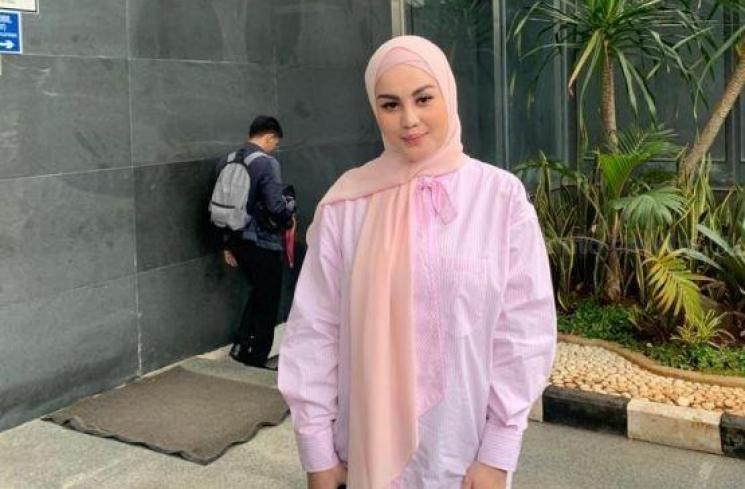 Artis Berhijab usai Dipenjara. (Matamata.com/Evi Ariska)