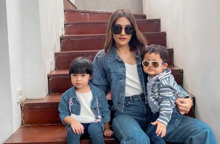 Potret Anissa Aziza kembaran OOTD barang anak (Instagram/@anissaaziza)