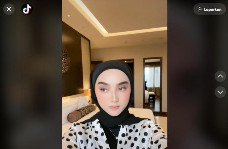 Gaya Dinan Fajrina TikTokan (TikTok/@dinanfajrina)