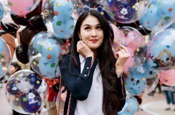 7 Kesederhanaan Sandra Dewi, Pernah Ajak Anak Naik Bajaj