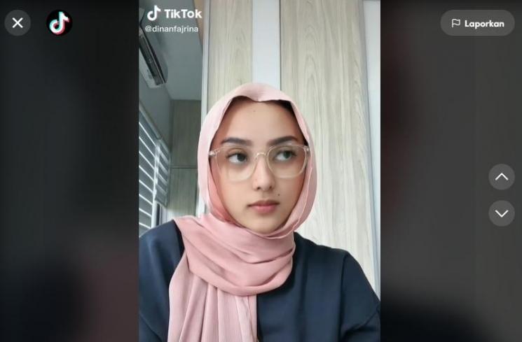 Gaya Dinan Fajrina TikTokan (TikTok/@dinanfajrina)