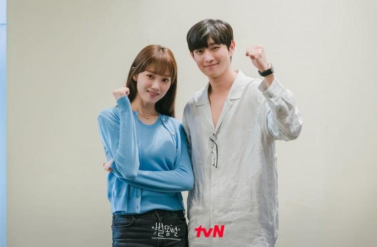 Potret Kim Young Dae di Shooting Stars (Instagram/@tvn_drama)