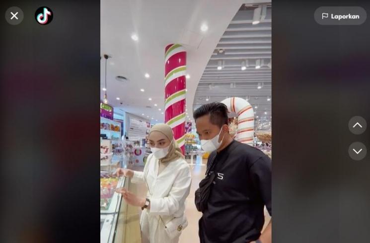 Gaya Dinan Fajrina TikTokan (TikTok/@dinanfajrina)