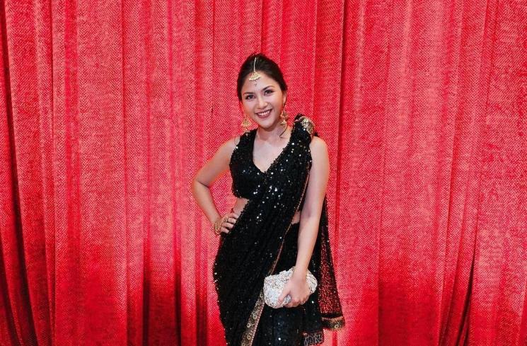 Artis Indonesia Pakai Baju India (instagram/@jscmila)