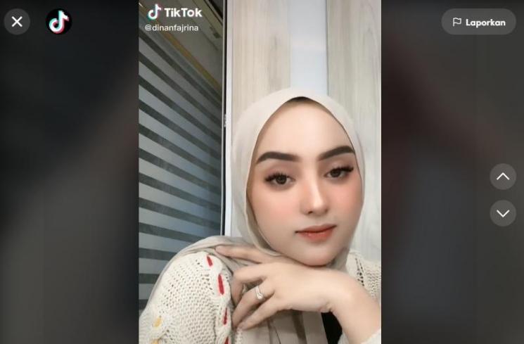 Gaya Dinan Fajrina TikTokan (TikTok/@dinanfajrina)