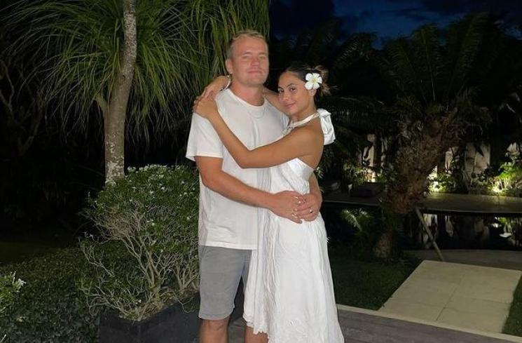 Potret Mesra Valerie Thomas dan Pacar (Instagram/valerieethomas)