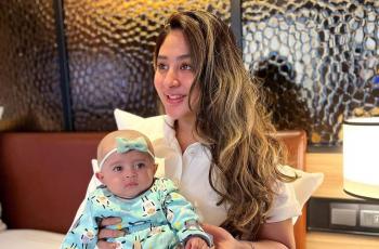 10 Potret Margin Wieheerm Momong Anak, Bangga Jadi Seorang Ibu di Usia Muda