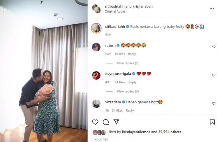 Siti Badriah dan Krisjiana Baharudin joget bareng baby Fruity. (Instagram/sitibadriahh)