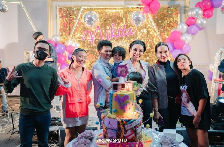 Momen Pesta Ulang Tahun Nikita Mirzani (instagram/@nikitamirzanimawardi_172)