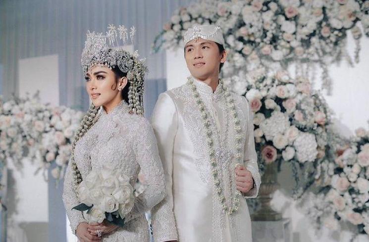 Artis Menikah Didampingi Ibunda. (Instagram/reinobarack)