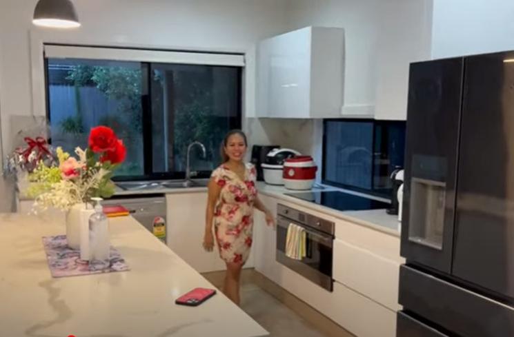 Potret Rumah The Connell Twins di Australia. (YouTube/The Connell Twins)