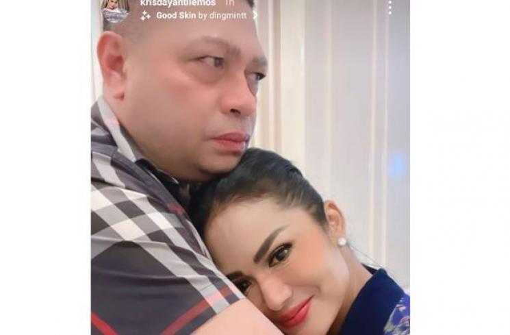 Momen Mesra Krisdayanti dan Raul Lemos.(Instagram/@krisdayantilemos)