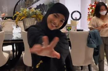 Fuji Pakai Hijab Syar'i saat Umrah Bareng Thariq, Dipuji Cantik: Bidadari Surga