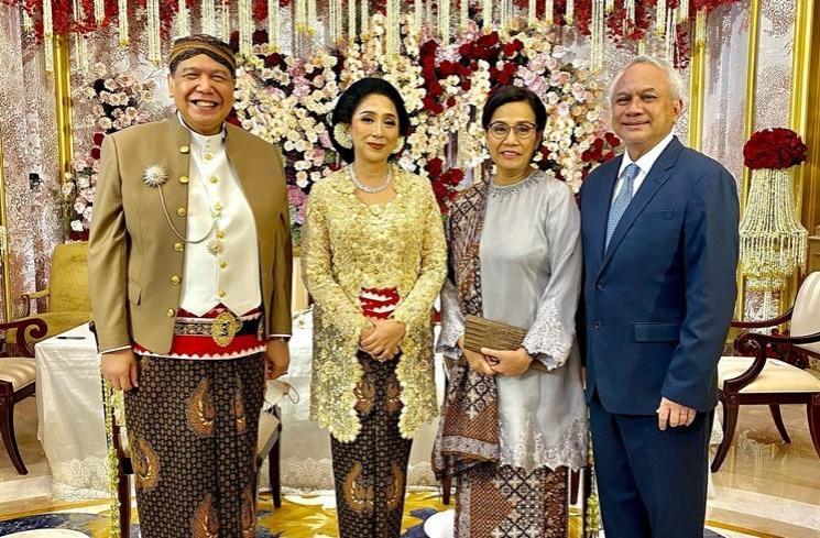 Gaya Artis dan Pesohor di Pernikahan Putri Tanjung. (Instagram/@smindrawati)