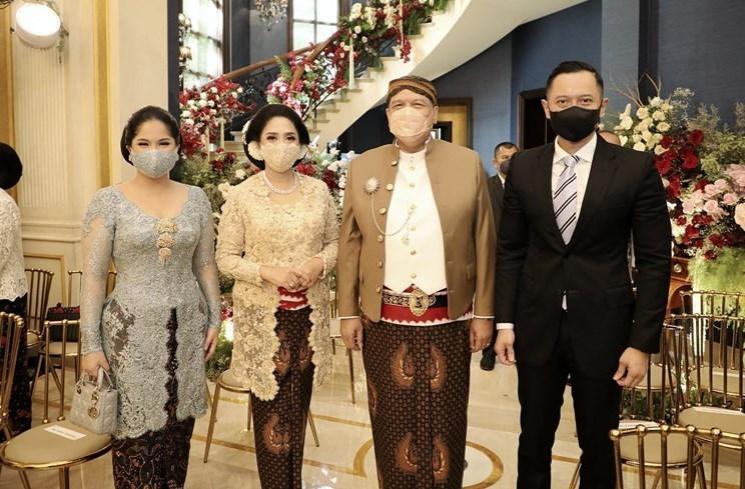 Gaya Artis dan Pesohor di Pernikahan Putri Tanjung. (Instagram/@annisayudhoyono)
