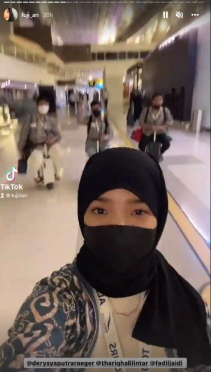  Potret Fuji dan Thariq Halilintar berangkat umrah (Instagram/@fuji_an)