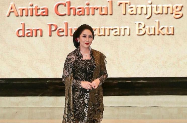Model Kebaya ala Anita Tanjung (instagram/@anita_chairultanjung)