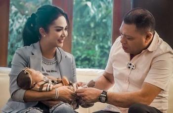 10 Momen Raul Lemos Gendong Baby Ameena, Minta Dipanggil Avo Raul