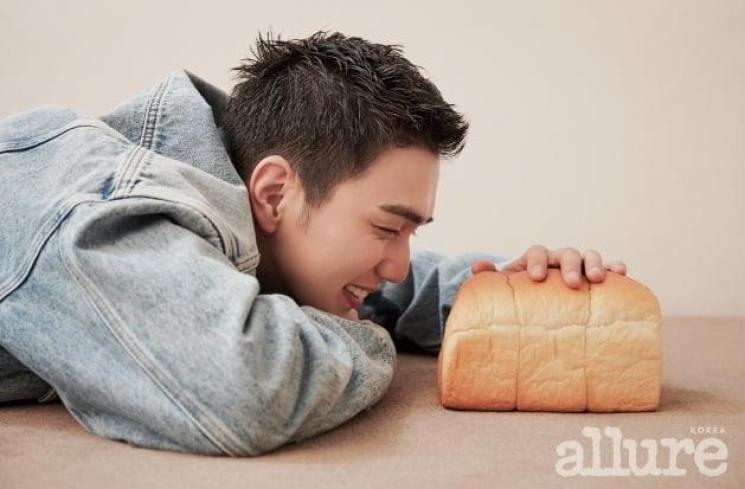 Pemotretan Yoo Seung Ho Rambut Cepak (Allure Korea)